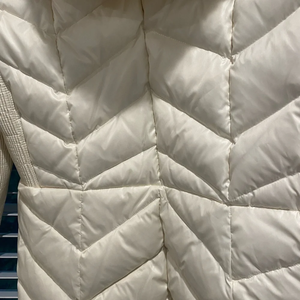 Michael Kors White Cream Mid Size Puffer Jacket With Faux Fur Hood - Picture 11 of 11